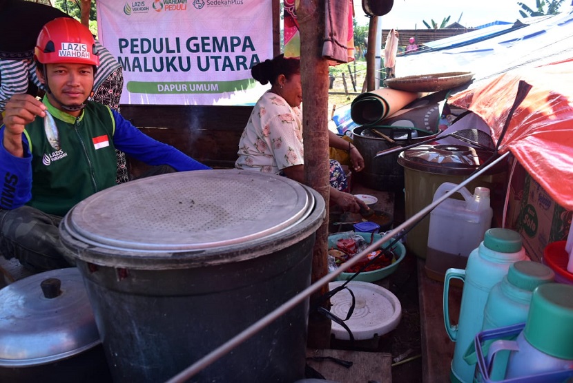 LAZIS Wahdah telah mengirim tim untuk membangun dapur umum lapangan di Desa Gane Dalam, Kec. Gane Barat Selatan, Kab. Halmahera Selatan, Maluku Utara.