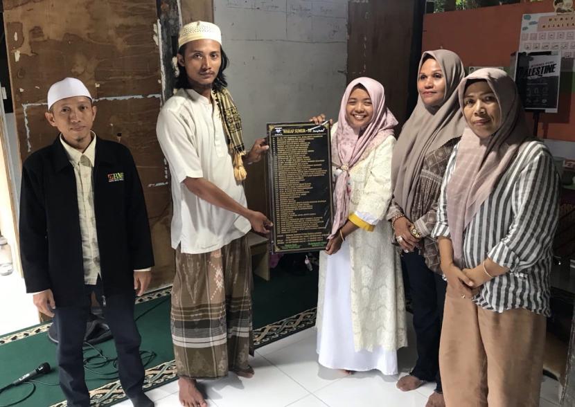 Laznas BMH Aceh dan Komunitas Warung Penulis meresmikan sumur bor di Pondok Tahfiz Sahida Japakeh, Desa Deunong, Kabupaten Aceh Besar, Kamis (26/10).