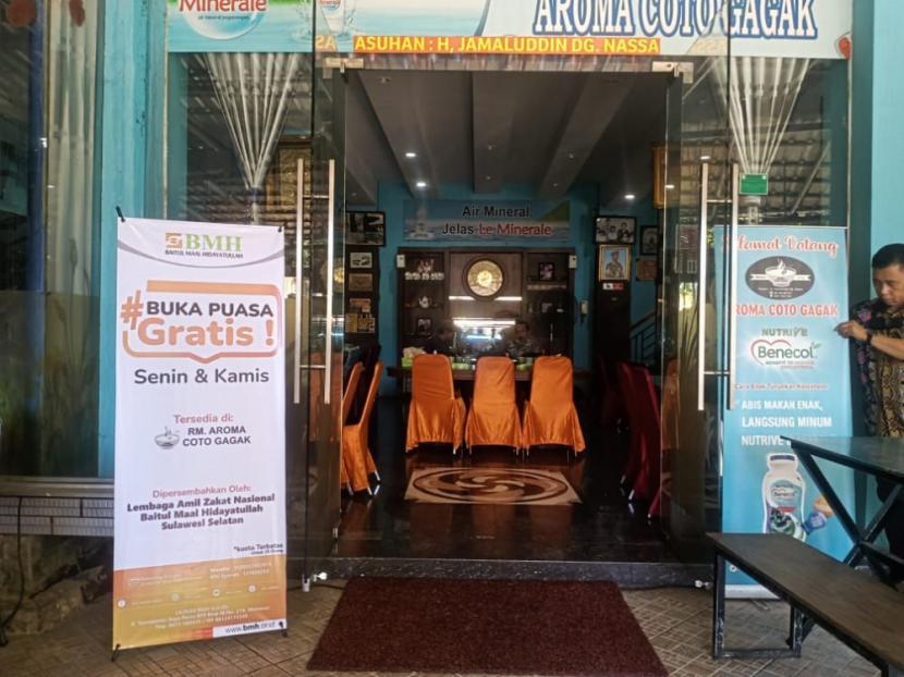Laznas BMH bekerja sama dengan lima rumah makan di kota Makassar menyelenggarakan buka puasa gratis setiap hari Sein dan Kamis. 