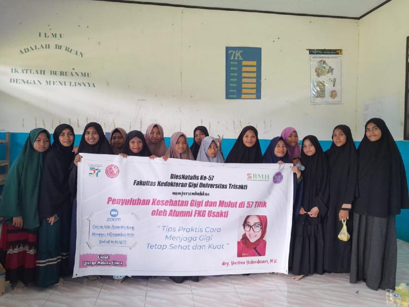 Laznas BMH bersama Alumni FKG Universitas Trisakti (Usakti) memberikan penyuluhan Kesehatan gigi kepada santri Pesantren Hidayatullah Liang, Maluku Tengah, Ahad  (4/12/2022).
