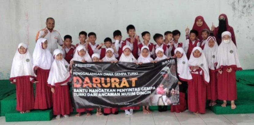 Laznas BMH bersama beberapa sekolah di Jawa Barat menggalang donasi Peduli Gempa Turkiye, 23-27 Februari 2023.