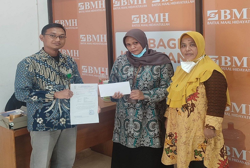 Laznas BMH bersama Dinas Sosial & Pemberdayaan Masyarakat Kota Tarakan berkolaborasi menurunkan angka stunting dan pengentasan kemiskinan untuk warga Tarakan yang telah terdata pada kategori tersebut sebagai binaan.