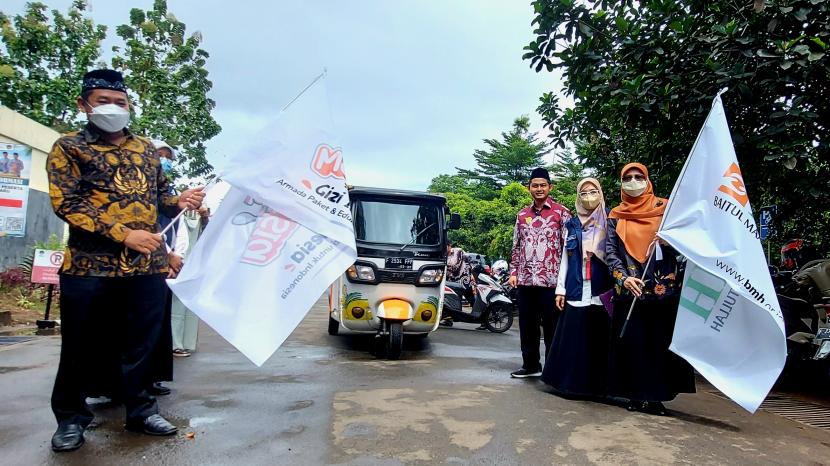 Laznas BMH bersama istri Walikota Depok Bunda Elly Farida meluncurkan Moginesia di Pesantren Hidayatullah Depok, Jawa Barat, Rabu (25/1/2023).