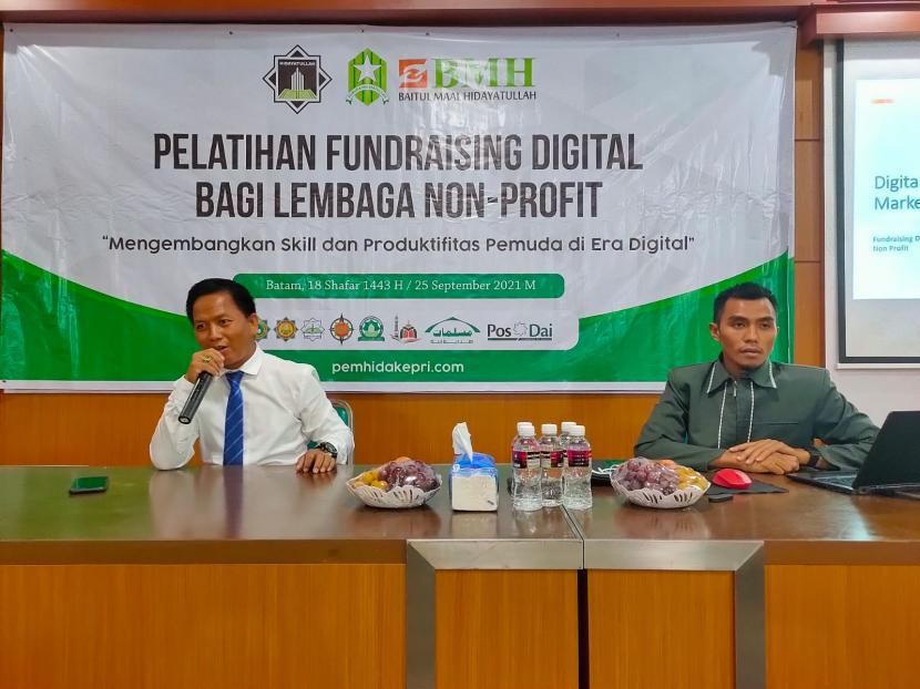 Laznas BMH bersama Pemuda Hidayatullah Kepulauan Riau  menggelar  pelatihan fundraising digital bagi lembaga non profit di Batam, Sabtu  (25/9).