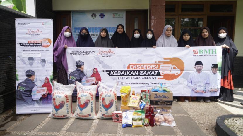  Laznas BMH Jawa Barat menyalurkan bantuan program logistik ke Rumah Quran dan pesantren binaan, 16-21 Maret 2023.