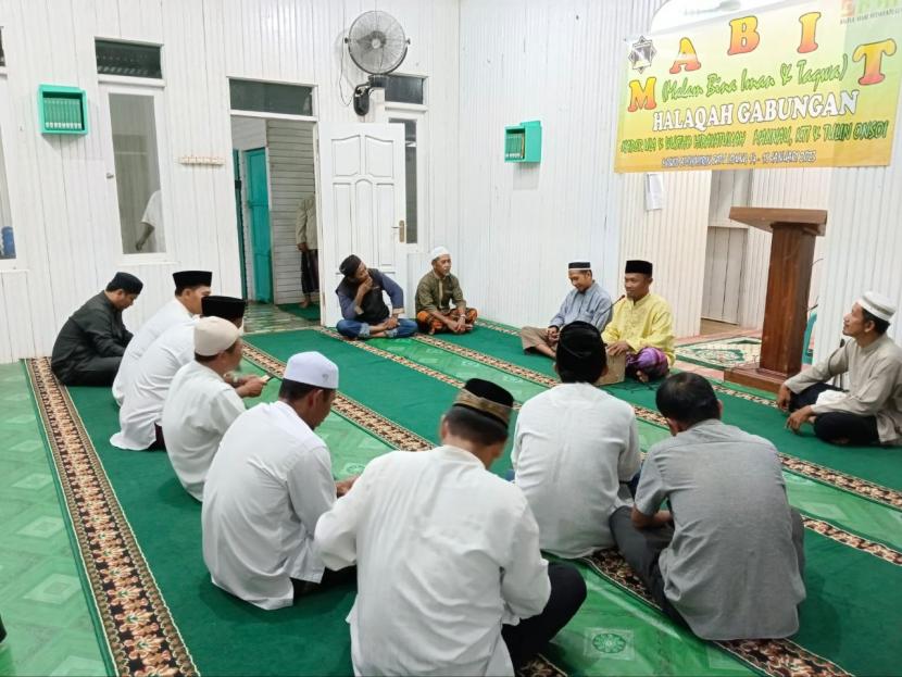 Laznas BMH mendukung program Malam Bina Iman dan Taqwa (Mabit) di pedalaman Kaltara, tepatnya di Masjid At-Thahirin Desa Batu Lidung Malinau, Kabupaten Malinau, Ahad  (15/1/2023).