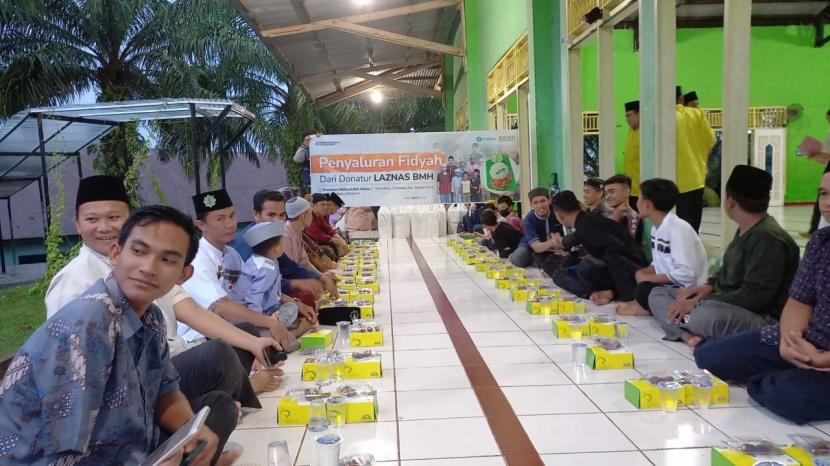 Laznas BMH menggelar Buka Puasa Berkah bersama 250 santri Pesantren Hidayatullah Nakau, Bengkulu, Rabu (20/4).