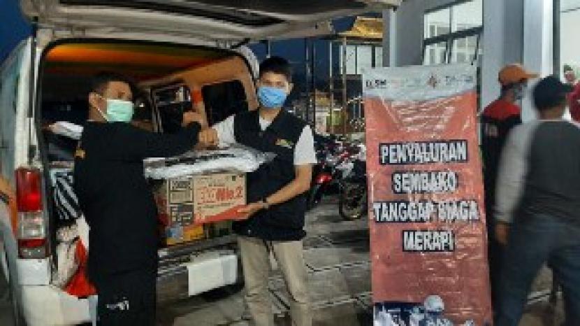 Laznas BMH mengirimkan bantuan logistik untuk pengungsi Merapi di Sleman dan Boyolali.