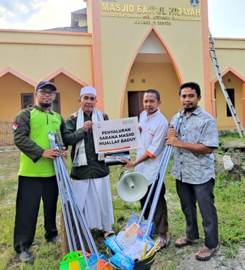 Laznas BMH menyalurkan bantuan Toa dan paket kebersihan  untuk Masjid Baitul Hidayatullah yang berada di perkampungan Baduy, tepatnya di Kampung Ciater, Kecamatan Leuwidamar, Kabupaten Lebak,  Banten, Jumat (19/8/2022).