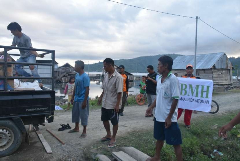 Laznas BMH menyalurkan bantuan untuk korban gempa Donggala, Sulawesi Tengah.