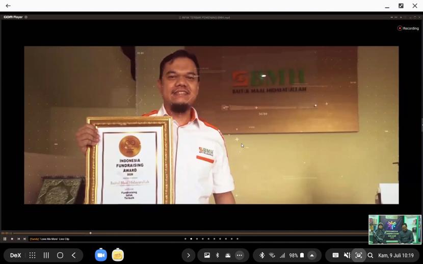 Laznas BMH meraih penghargaan Indonesia Fundraising Award 2020.