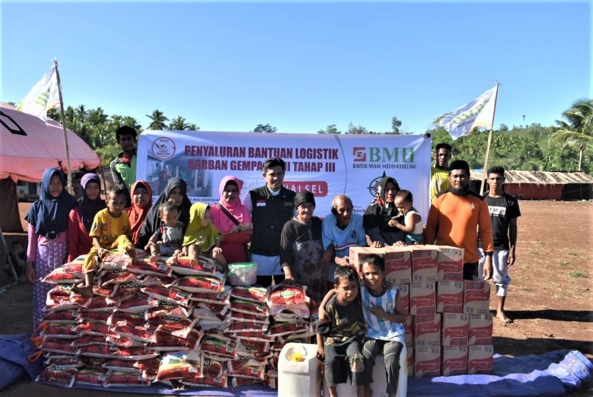 Laznas BMH Perwakila Maluku Utara menyalurkan bantuan kepada korban gempa bumi di Halmahera Selatan.
