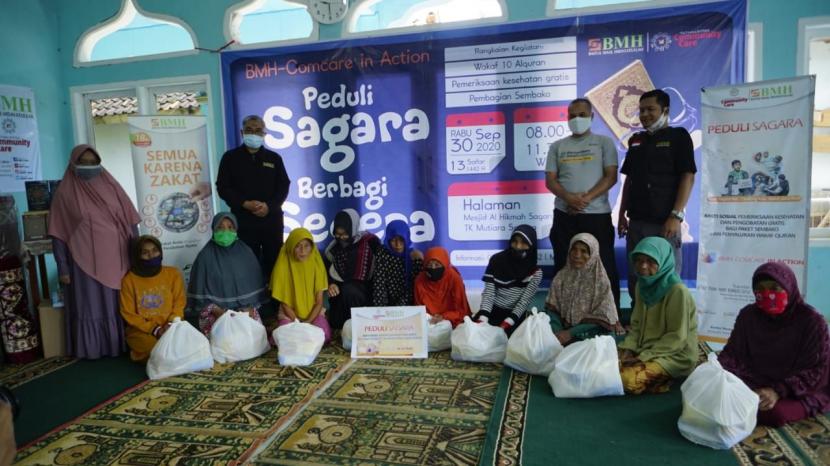 Laznas BMH Perwakilan Jawa Barat dan Community Care  menggelar bakti sosial di Sagara, Garut Selatan.