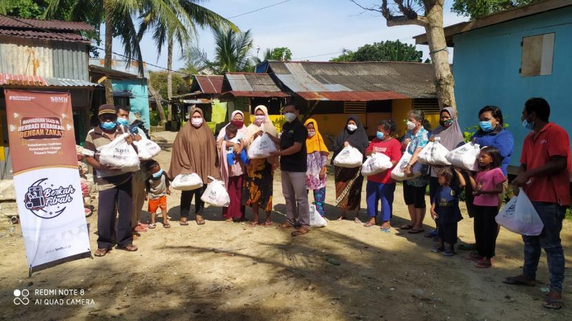 Laznas BMH Perwakilan Kalimantan Timur menyalurkan Berkah Fitrah untuk mustahik di Berau dan Balikpapan, Selasa (12/4).