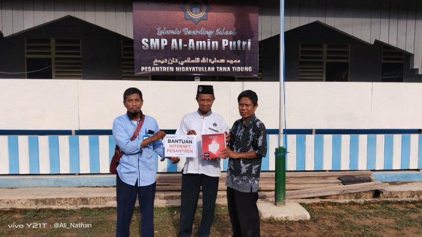 Laznas BMH Perwakilan Kalimantan Utama (Kaltara) menyalurkan  bantuan internet gratis setahun  untuk Pesantren Al-Ikhlas Hidayatullah Tana Tidung, Kamis (15/9/2022).