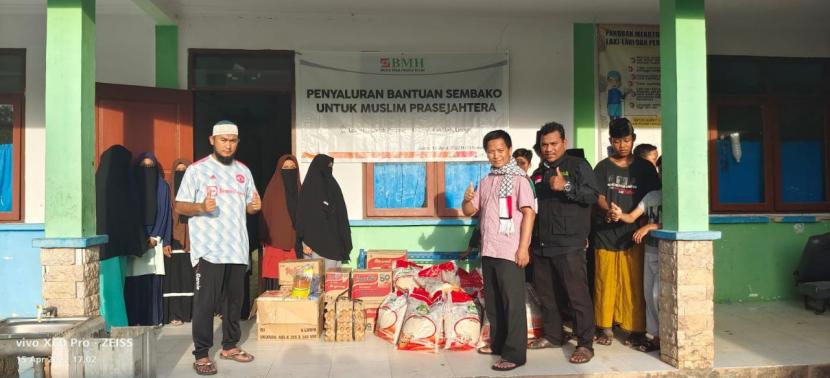 Laznas BMH Perwakilan Riau menyalurkan program Ekspedisi Kebaikan Zakat ke Pesantren Hidayatullah Lingga, Sabtu (16/4).
