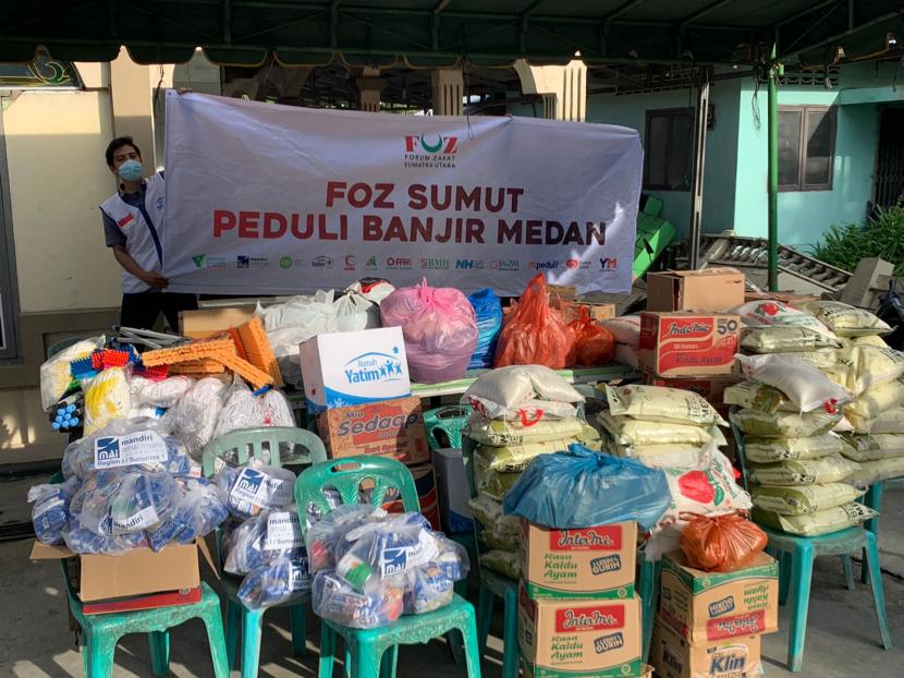 Laznas BMH Perwakilan Sumatera Utara berkolaborasi bersama Laznas lainnya yang tergabung di Forum Zakat (FOS) Sumut menyalurkan bantuan kepada korban banjir di Kota Medan, Kamis (3/3).  
