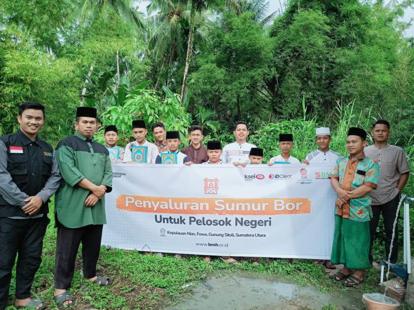 Laznas BMH Perwakilan Sumatera Utara (Sumut) bersama BEI, KPEI dan  KSEI menyerahkan  sumur bor untuk Pesantren Tahfidz Gunung Sitoli, Kepulauan Nias, Senin (15/8/2022).