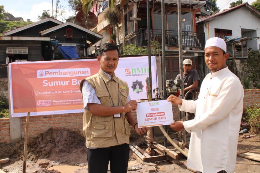Laznas BMH Perwakilan Sumatera Utara (Sumut) membangun sumur bor di Pesantren Tahfidz Hidayatullah Karo.