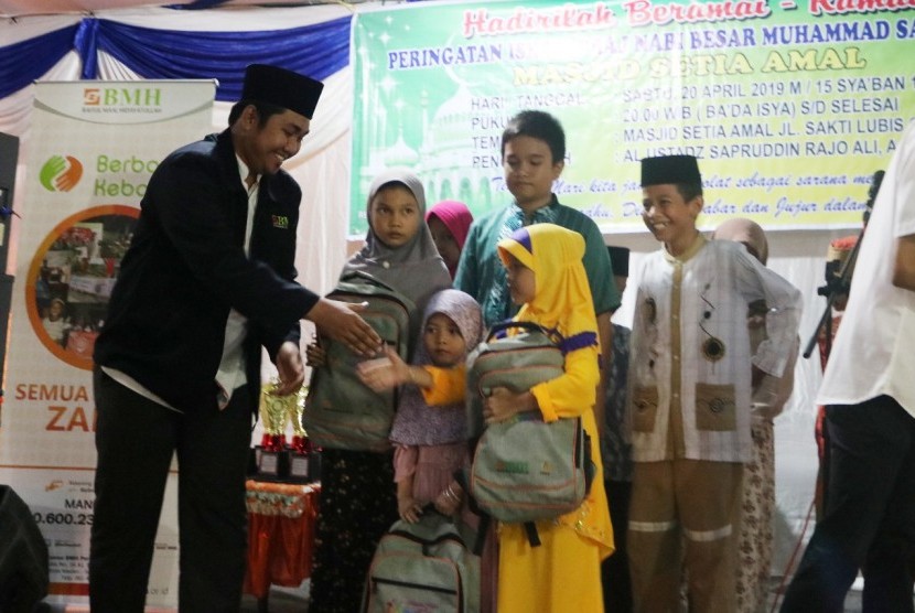 Laznas BMH Sumatera Utara mendukung aneka perlombaan yang diadakan oleh Remaja Masjid Setia Amal Medan.