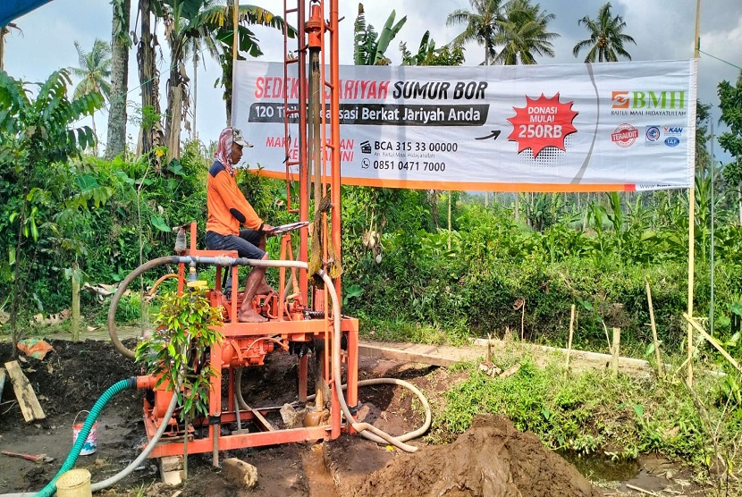 Laznas BMH terus menguatkan dedikasi kelembagaan kepada masyarakat. Kini berupa pembangunan sumur bor yang dilakukan di RQ Tirto Buluyat, Desa Belung, Kecamatan Poncokusumo, Kabupaten Malang.