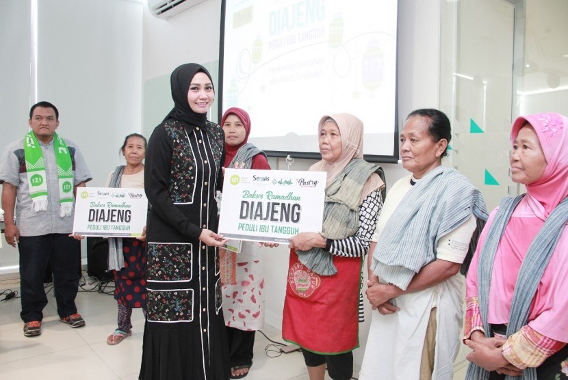 LAZNAS Inisiatif Zakat Indonesia (IZI) Perwakilan Jawa Tengah serta Komunitas Arisan Diajeng mengundang ibu tangguh.