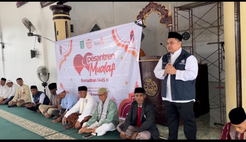 LDK dan LazisMu PP Muhammadiyah menggela pesantren mualaf di Masjid Jamiatul Islamiyah Oelaba, Kecamatan Rote Barat Laut, Kabupaten Rote Ndao, Nusa Tenggara Timur.