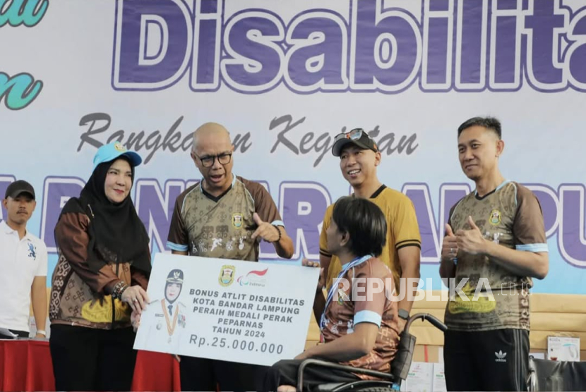 Lebih 5.000 peserta termasuk penyandang disabilitas mengikuti peringatan Hari Ulang Tahun (HUT) Ke-343 Kota Bandar Lampung, Ahad (18/5/2025). 