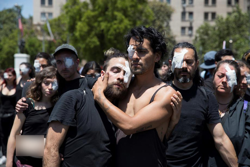 Lebih dari 200 demonstran terancam buta karena peluru pelet yang ditembakkan polisi Chile semenjak aksi protes dimulai. 
