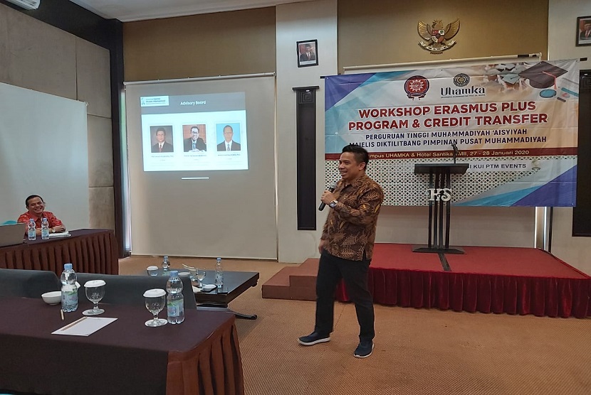 Lebih dari 30 Ketua/Direktur Kantor Urusan Internasional (KUI) Perguruan Tinggi Muhammadiyah ‘Aisyiyah (PTMA) se-Indonesia hadir di Jakarta dalam rangka Workshop Erasmus Plus Program & Credit Transfer. 