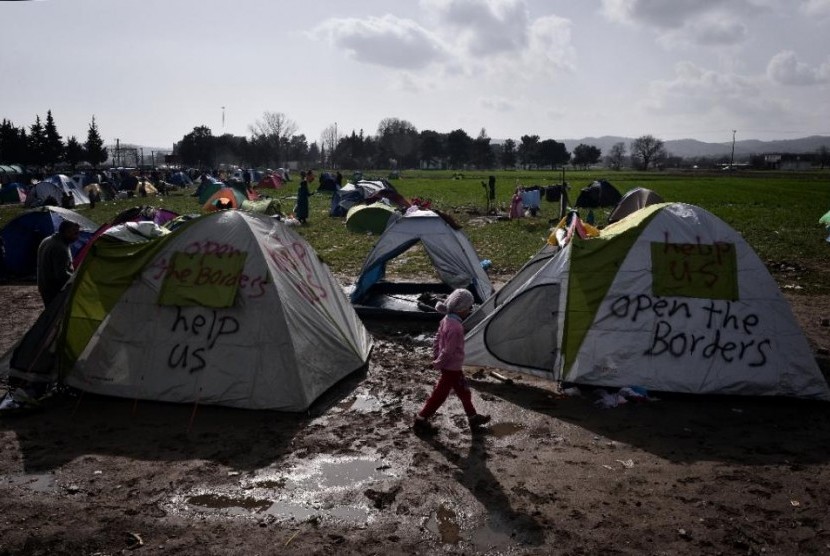 Lebih dariu 7.000 orang terjebak di kamp pengungsi di perbatasan Yunani-Makedonia dekat desa Yunani, Idomeni.
