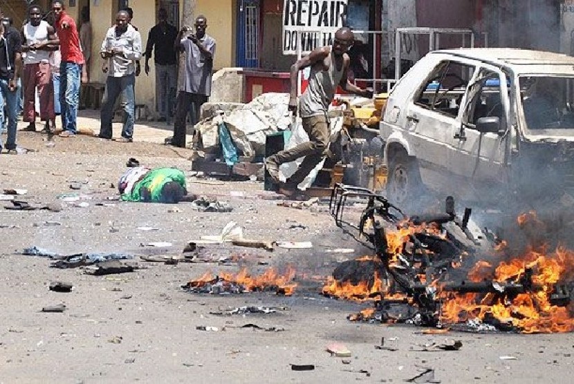 Ledakan bom mobil di Abuja, Nigeria.