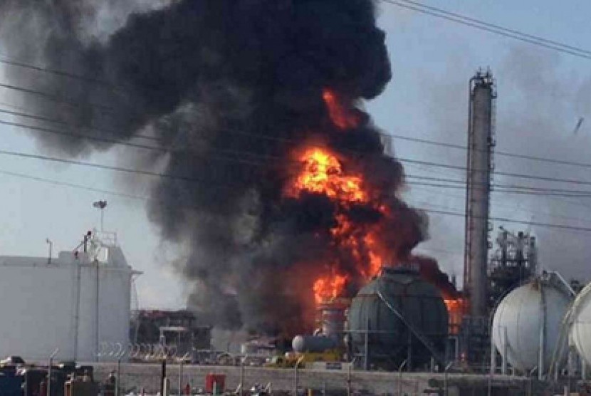  Ledakan dan kebakaran terjado di pabrik kimia Williams Olefins di Geismar, Louisiana, Amerika Serikat, Kamis (13/6).