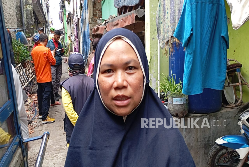 Ledakan gas elpiji 3 kilogram menyebabkan empat orang warga mengalami luka bakar di Gang Rahayu, RT 07 RW 04, Kelurahan Maleber, Kecamatan Andir, Kota Bandung, Senin (16/6/2025). Para korban dievakuasi ke Rumah Sakit Hasan Sadikin untuk mendapatkan perawatan. 