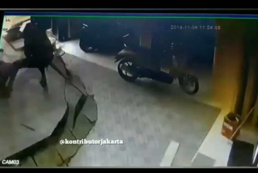 Ledakan septic tank di sebuah rumah warga Cakung, Jakarta Timur yang menewaskan petugas sedot WC tersebut. (ilustrasi)