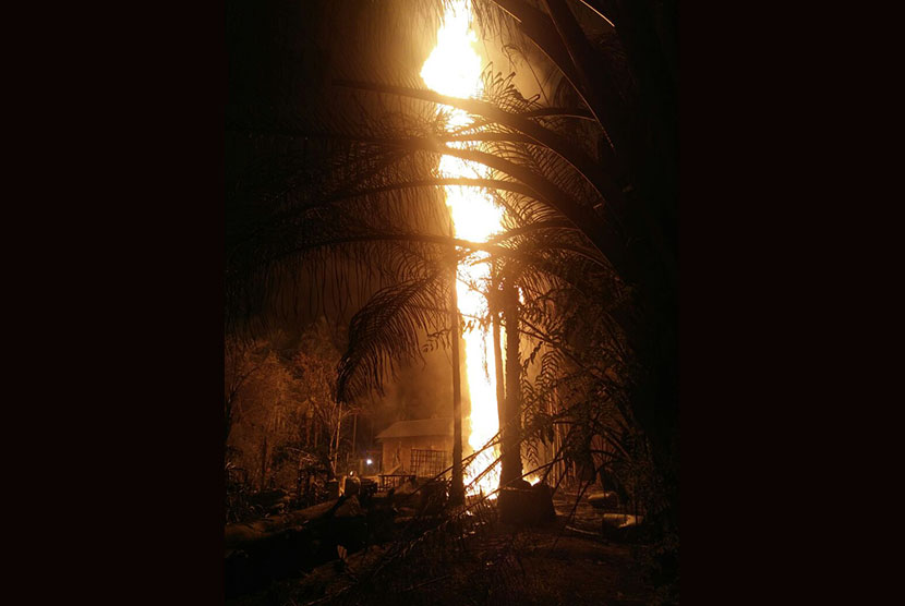 An illegal oil well explode on Wednesday (April 25) dawn at Ranto Peureulak, East Aceh..