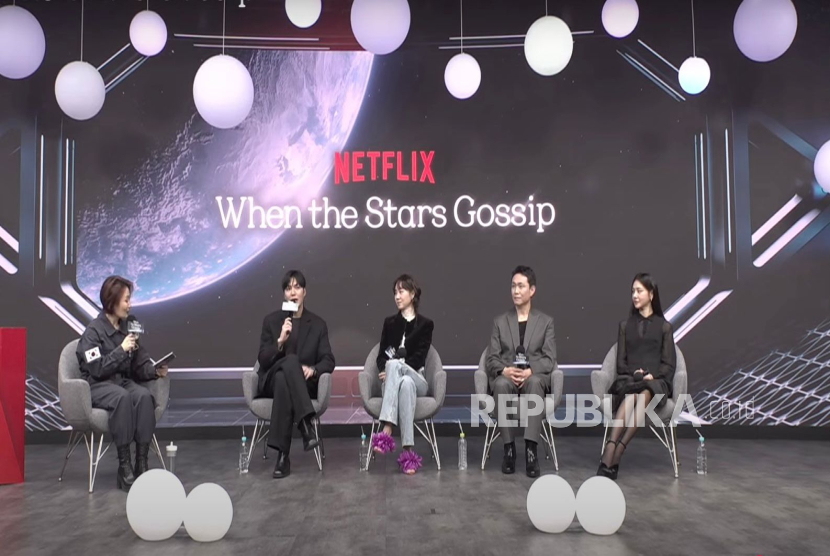 Lee Min-ho, Gong Hyo-jin, Oh Jung-se, dan Han Ji-eun dalam konferensi pers virtual mengenai serial Netflix When the Stars Gossip, Kamis (8/1/2025). 