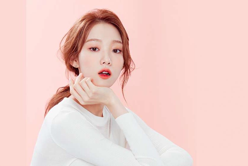 Lee Sung Kyung.