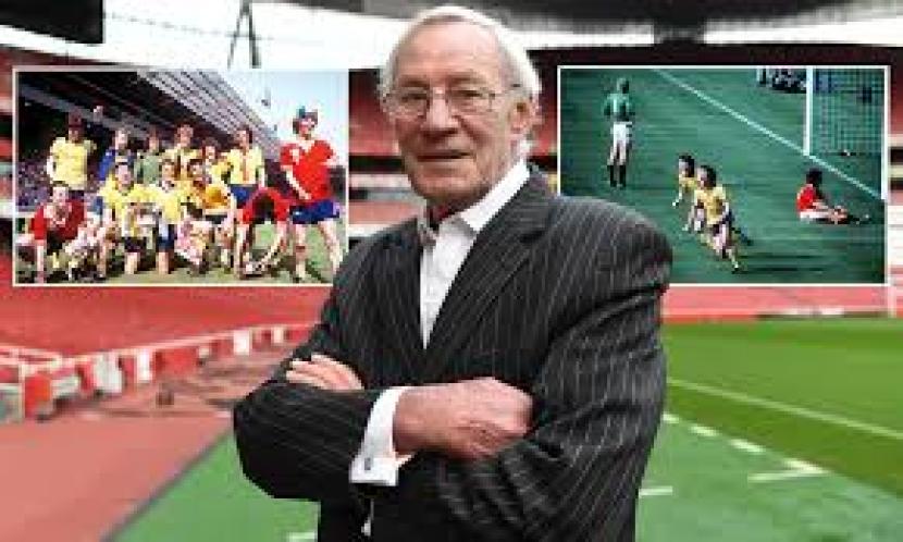 legenda Arsenal Terry Neill
