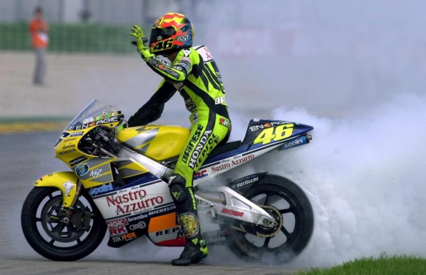 Legenda balap motor dunia, Valentino Rossi beraksi dengan motor 500 Cc di kelas utama MotoGP pada tahun 2001 silam. 