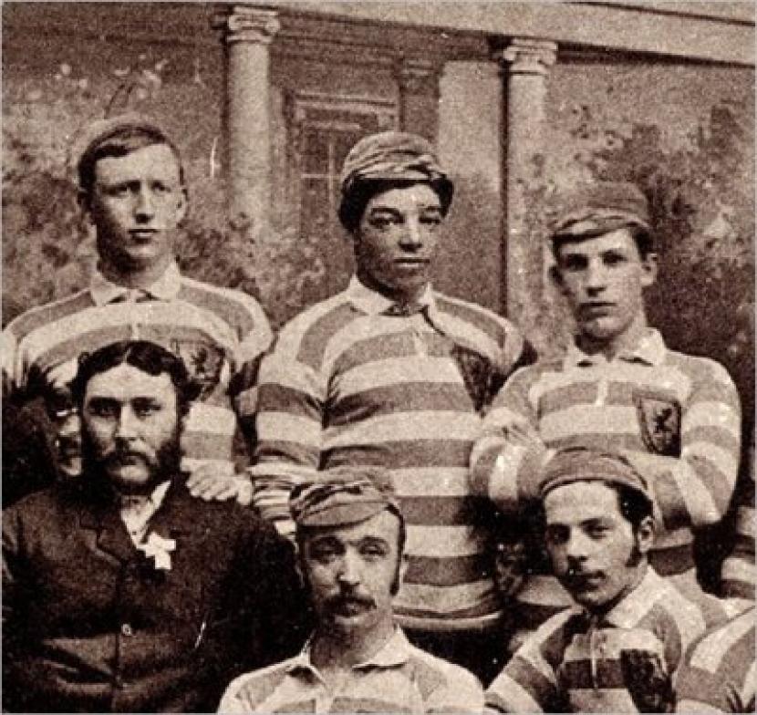 Legenda sepak bola dunia, Andrew Watson (tengah atas)..
