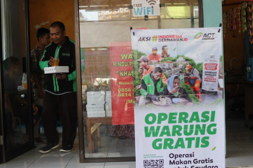 Lembaga Aksi Cepat Tanggap (ACT) membuka layanan operasi warung gratis di sejumlah titik Malang Raya.