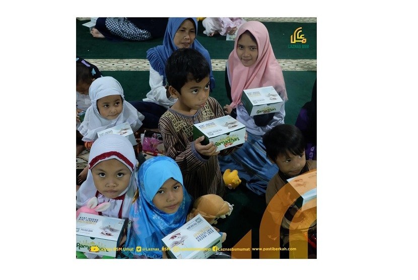 Lembaga Amil Zakat Bangun Sejahtera Mitra Umat (Laz BSM Umat) menyelenggarakan kegiatan Berbagi 20 ribu Takjil Ramadhan 2018 dari 28 Mei-Juni 2018 di sejumlah tempat di Jabodetabek.