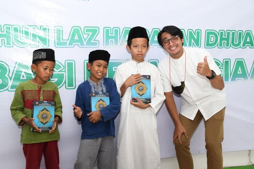 Lembaga Amil Zakat Harapan Dhuafa menjadikan artis Ricky Harun sebagai brand ambassador, Sabtu (19/9) di Gedung Zakat Building Harfa, Kebon jahe, Kota Serang, Banten.