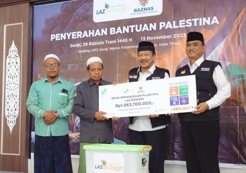 Lembaga Amil Zakat (LAZ) Sidogiri, Pasuruan, menyaluarkan bantuan kemanusiaan untuk Palestina melalui Badan Amil Zakat Nasional (BAZNAS) RI, sebesar Rp1.063.700.000. 