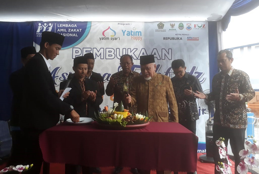 Lembaga Amil Zakat Nasional (Laznas) Panti Yatim Indonesia (PYI) meluncurkan asrama tahfiz Alquran yatim dan piatu di Jalan Pesantren No 155, Kota Cimahi, Kamis (28/11). 