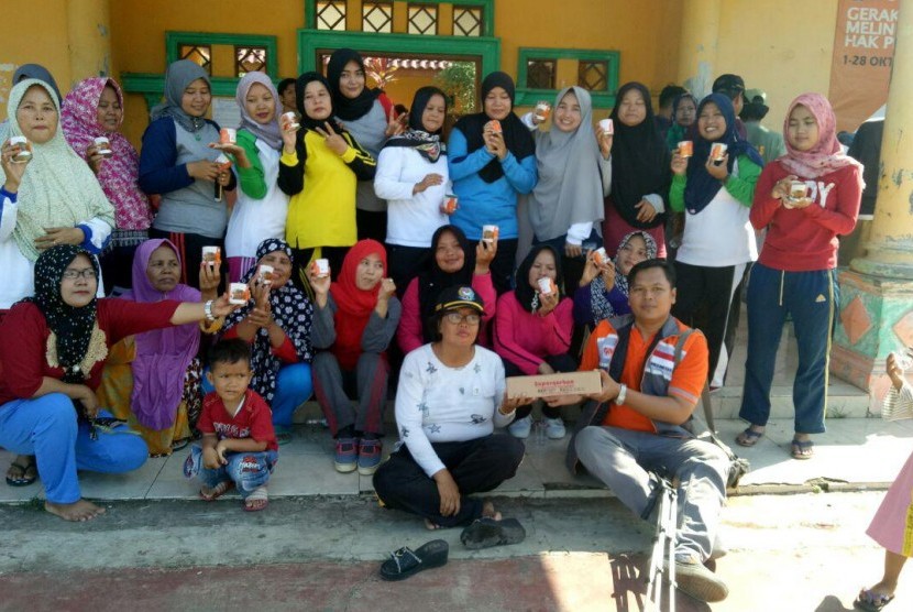Lembaga filantropi Rumah Zakat melalui Fasilitator Desa Berdaya mendukung kegiatan senam pagi perdana di halaman Desa Tanjungsari, Cikarang Utara, Kab. Bekasi. 