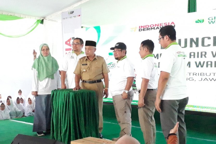 Lembaga kemanusiaan ACT dan Global Wakaf Foundation meluncurkan lumbung air wakaf dan air minum wakaf gratis di Tanjungtirto, Singosari, Kabupaten Malang, Jawa Timur (Jatim), Rabu (18/12).