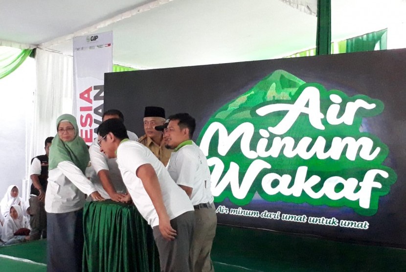 Lembaga kemanusiaan ACT dan Global Wakaf Foundation meluncurkan lumbung air wakaf dan air minum wakaf gratis di Tanjungtirto, Singosari, Kabupaten Malang, Jawa Timur (Jatim).