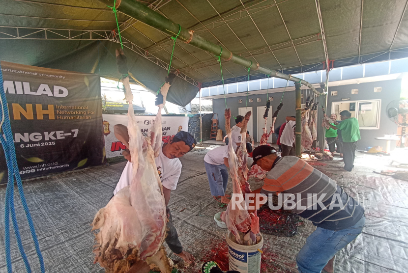 Lembaga Kemanusiaan International Networking for Humanitarian (INH) kembali menggelar program tahunan pemotongan hewan kurban secara serentak dalam rangka menyambut Hari Raya Idul Adha 1446 Hijriyah. Dengan mengusung tema Berkah Kurban Menjangkau Dunia, pelaksanaan kurban kali ini dilaksanakan serentak di 14 negara, termasuk di berbagai wilayah Indonesia.